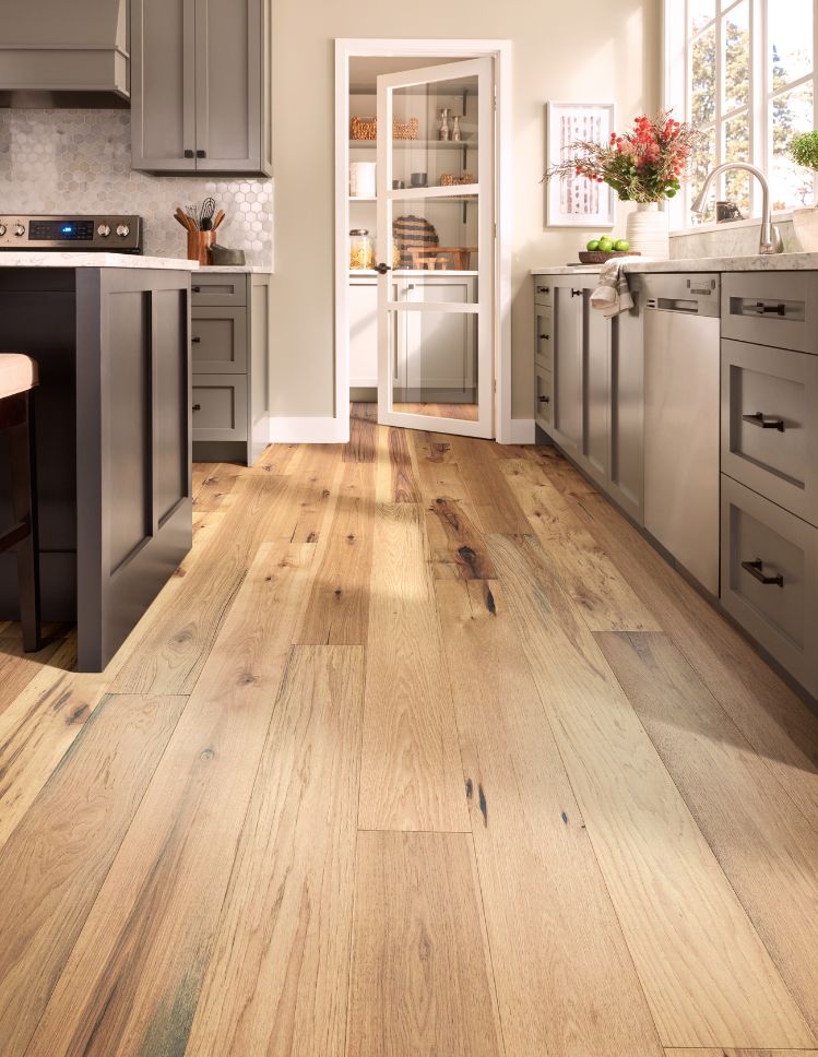hardwood flooring in a stunning Jacksonville kitchen